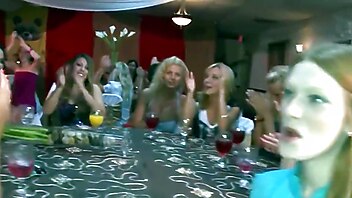 Bachelorette, brunettes, groep hd, babe, blowjobs