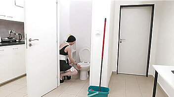 Sprøjt i røv, deep in the ass, anal røvslikning, bbc interracial anal, knepper toilet