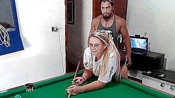 Hoorndrager anaal, anaal blond, voetenbeurt hoorndrager, anal fisting latina, milf interracial