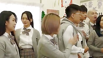 란제리, 교복, 교복