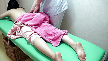 Teta a kluk, prodana manželka, blowjob mom asian, dogging creampie, zrala žena masaž