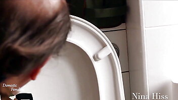 Male slave toilet, toilet clean, mann muss pissen, erniedrigung toilette, pee domination, big tits red head