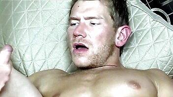 2 on 1 cumshot twinks, threesome blowjob cumshot, cumshot gays twink, alex, trío