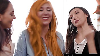 Náctileté lesbicky poprve, nevinná lesbička, lesbičky lizej devko, virgin lesbi, teen day